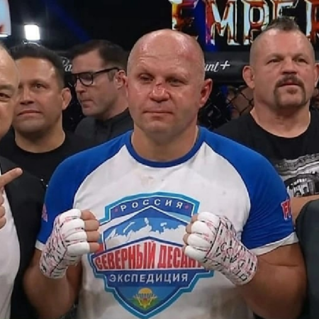 Федор Емельяненко нокаутировал легенду UFC в предпоследнем бою своей легендарной карьеры