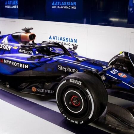 Williams представила новый болид FW47 в уникальной ливрее на трассе Сильверстоун