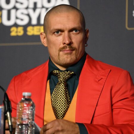 Александр Усик бросает вызов Алексу Перейре перед завершением карьеры