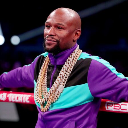 Флойд Мейвезер считает себя создателем тренда кроссовер-боев