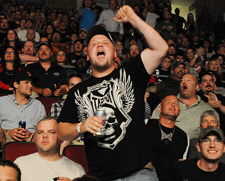 Фанаты ММА возмущены анонсом боев ветеранов конкурентом UFC