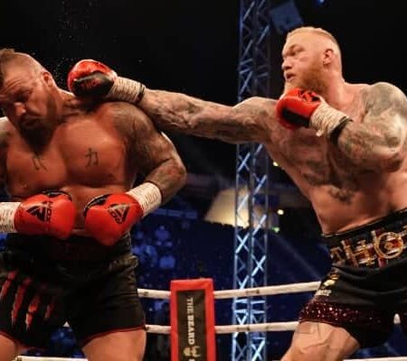 Эффектный дебют Эдди Холла: «Самый сильный человек в мире» нокаутом побеждает двоих соперников в бою 2 на 1