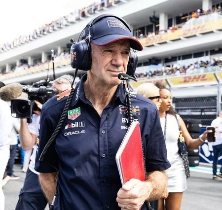 Легенда дизайна F1 Адриан Ньюи начинает работу в Aston Martin