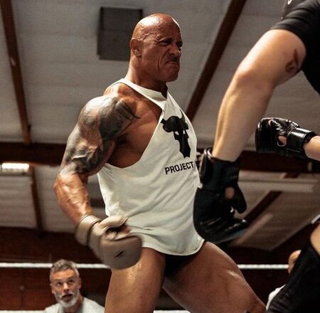 Дуэйн «Скала» Джонсон демонстрирует навыки ММА, подтвержденные бывшим чемпионом, который дрался с Джоном Джонсом