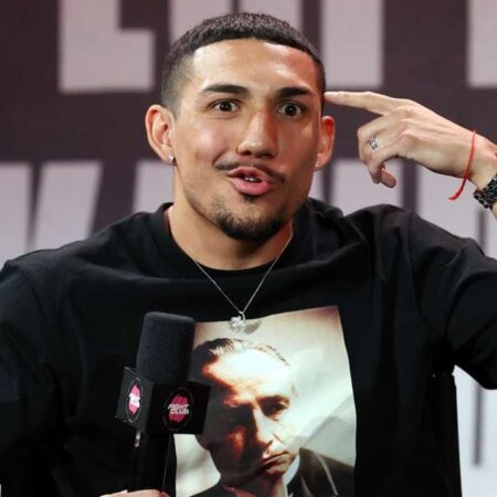 Теофимо Лопес и Арнольд Барбоза-младший Устраивают Потасовку на Пресс-конференции в Лос-Анджелесе