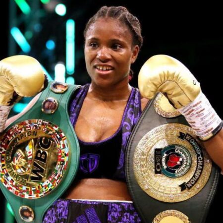 Кэролайн Дюбуа сохранила титул WBC в легком весе, выдержав натиск в концовке боя