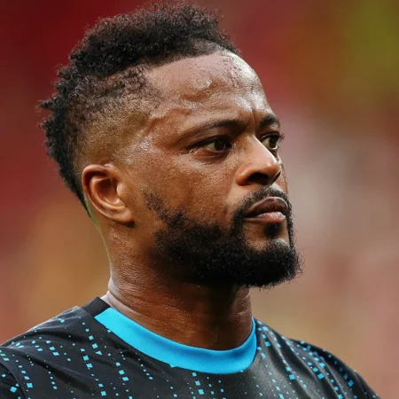 Легенда «Манчестер Юнайтед» Патрис Эвра дебютирует в PFL MMA уже в мае