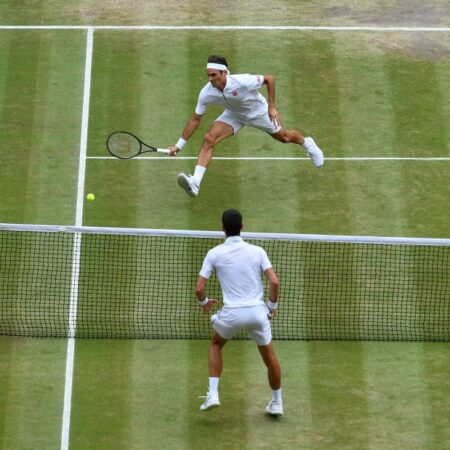 Подача с выходом к сетке: Умирающее искусство, которое по-прежнему работает