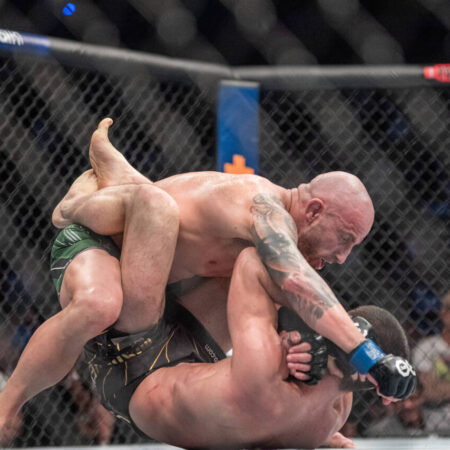 Дона Корби, Заместитель Руководителя Отдела Боевых Видов Спорта в Bloody Elbow