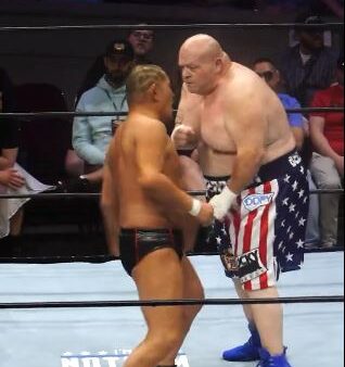 Батербин нокаутировал профессионального рестлера за 29 секунд после отмены «неконкурентного» боя с легендой UFC
