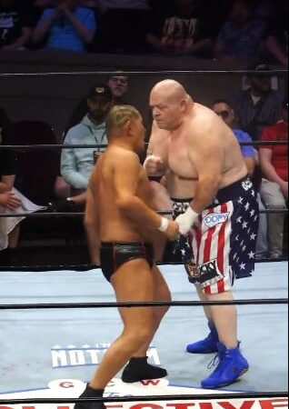 Батербин нокаутировал профессионального рестлера за 29 секунд после отмены «неконкурентного» боя с легендой UFC