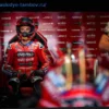 Франческо Байнья объясняет, почему мотоцикл Ducati 2025 года подвел его в противостоянии с Маркесом