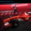 Внутри нового музея автоспорта в Ле-Мане